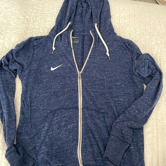 Nike Tops - Women’s Nike lightweight zip up